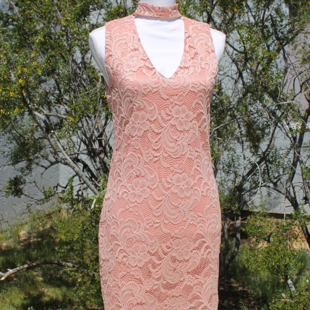NWT AMBIANCE Peach Lace Bodycon Dress Size Large Sleeveless High Neck Above Knee